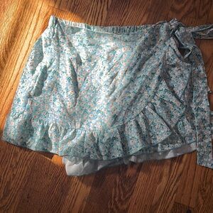 Floral skort size M.